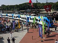 Hybryda przy latarni morskiej w Kołobrzegu. Hybryda przy latarni morskiej w Kołobrzegu.