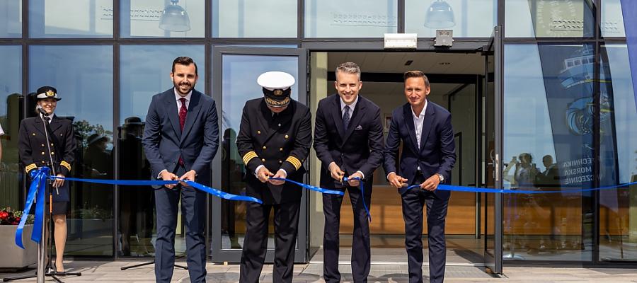 Marszałek województwa Olgierd Geblewicz (pierwszy z prawej) wziął udział w otwarciu nowej naukowej przestrzeni, którą wybudowała Politechnika Morska w Szczecinie