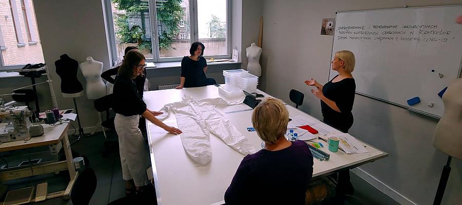 Marszałek wspiera kolejne uczelnie wyższe walczące z COVID-19 Marszałek wspiera kolejne uczelnie wyższe walczące z COVID-19