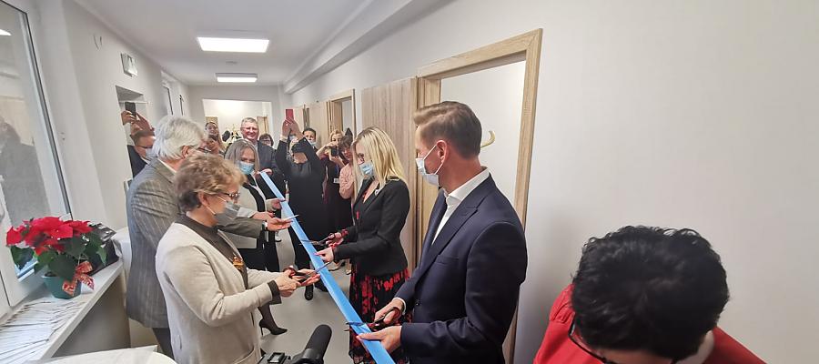 We wtorek, 14 grudnia 2021 r. marszałek Olgierd Geblewicz wraz z członkinią zarządu Anną Bańkowską uczestniczyli w oficjalnym otwarciu Regionalnego Punktu Kryzysowego w Myśliborzu. To jeden z sześciu punktów tworzonej w regionie sieci. We wtorek, 14 grudnia 2021 r. marszałek Olgierd Geblewicz wraz z członkinią zarządu Anną Bańkowską uczestniczyli w oficjalnym otwarciu Regionalnego Punktu Kryzysowego w Myśliborzu. To jeden z sześciu punktów tworzonej w regionie sieci.