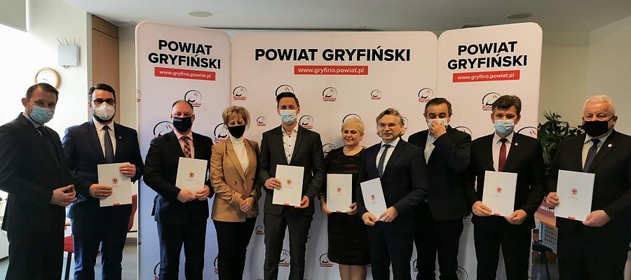 W piątek, 18 lutego br. marszałek Olgierd Geblewicz spotkał się przedstawicielami JST z terenu powiatu gryfińskiego. Podpisano list intencyjny. Ma powstać wspólna strategia rozwoju.