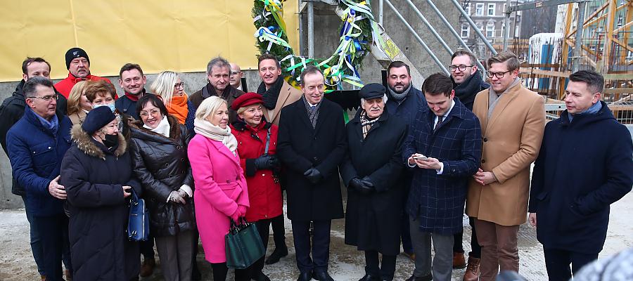 Zawieszenie wiechy na budynku Teatru Polskiego - 8 grudnia 2021 Zawieszenie wiechy na budynku Teatru Polskiego - 8 grudnia 2021 r.