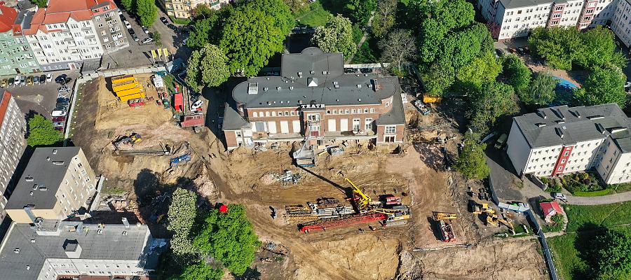 Postępują prace ziemne na budowie Teatru Polskiego Postępują prace ziemne na budowie Teatru Polskiego