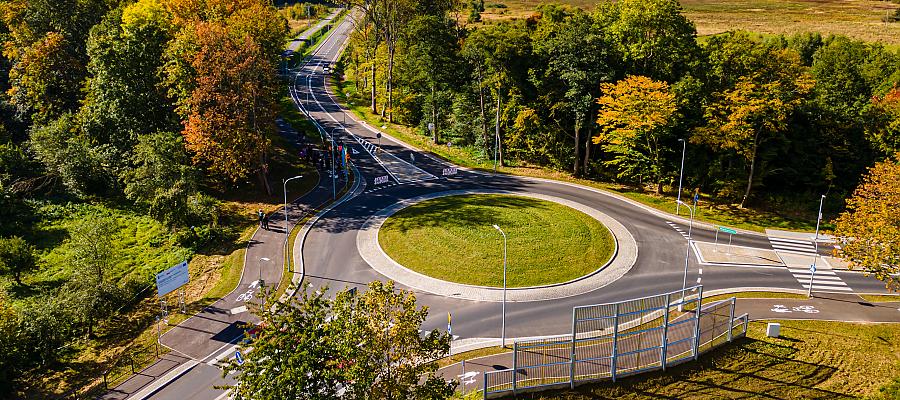Obwodnica Trzebiatowa, rondo na północy miasta (droga wojewódzka nr 102).