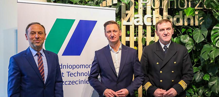 Marszałek Olgierd Geblewicz oraz rektor ZUT prof. Jacek Wróbel (po lewej) i prorektor ds. innowacji i rozwoju Akademii Morskiej prof. Janusz Uriasz (po prawej). Marszałek Olgierd Geblewicz oraz rektor ZUT prof. Jacek Wróbel (po lewej) i prorektor ds. innowacji i rozwoju Akademii Morskiej prof. Janusz Uriasz (po prawej).