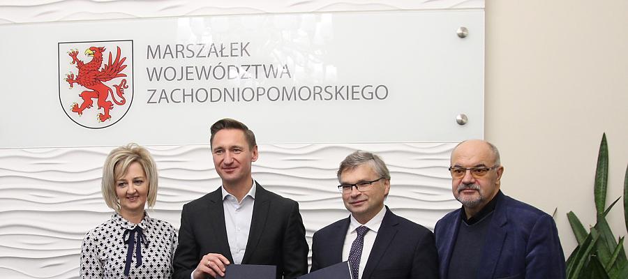 Ulicę 1 Maja w Gryfinie czeka przebudowa. Modernizacja będzie możliwa dzięki zastrzykowi unijnych funduszy z Urzędu Marszałkowskiego. Ulicę 1 Maja w Gryfinie czeka przebudowa. Modernizacja będzie możliwa dzięki zastrzykowi unijnych funduszy z Urzędu Marszałkowskiego.